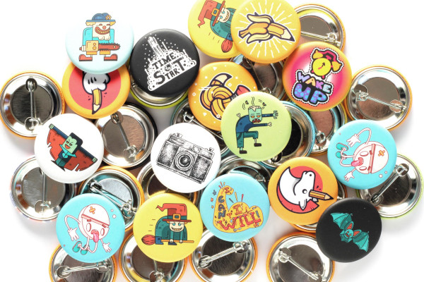 Professional Pins Produktbild - <span class="color-black">Professional Pins (H, B4)</span><br>Einzigartig individuell