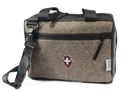 Swiss Mountain aussteller produktbild1 - <span class="color-black">Swiss Mountain H&auml;nd B&auml;gs (H, D2)</span><br>Alpine Unikate