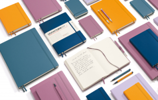 leuchtturm aussteller produktbild3 320x202 - <span class="color-black">Leuchtturm1917 (F, A5)</span><br>Klare Designsprache